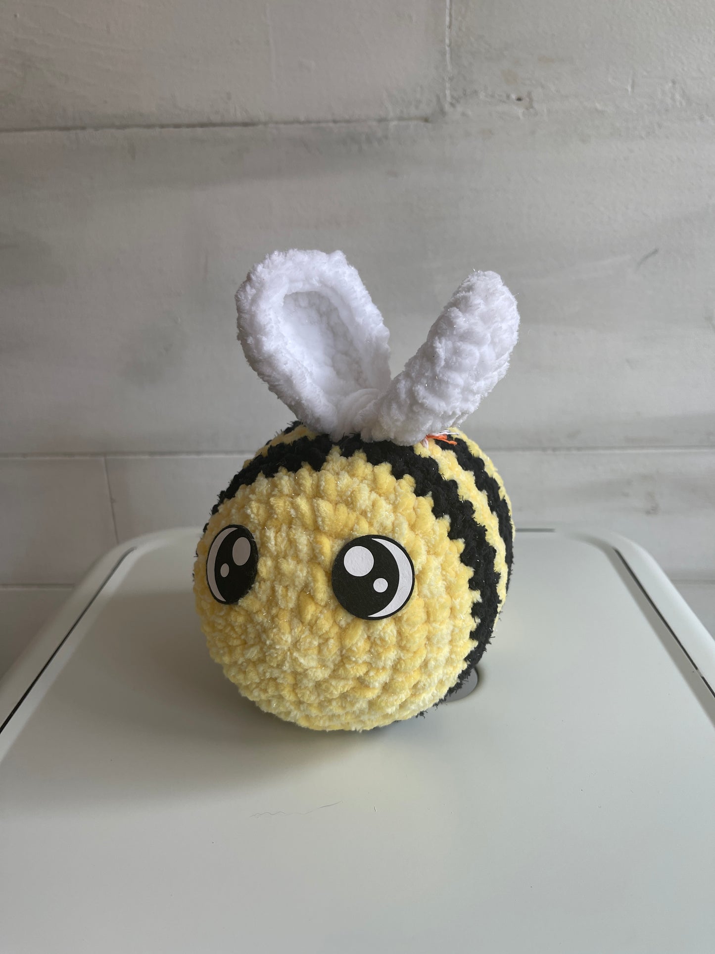 Crochet Sparkly Bee